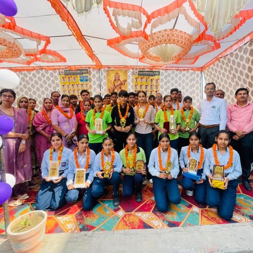दसवीं कक्षा में उत्कृष्ट परिणाम प्राप्त करने वाले सभी विद्यार्थियों को हार्दिक बधाई।
आपकी मेहनत, लगन और अनुशासन ने विद्यालय का नाम गर्व से ऊँचा किया है।