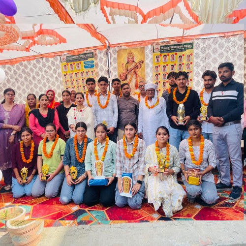 बारहवीं कक्षा में शानदार परिणाम प्राप्त करने वाले सभी विद्यार्थियों को हार्दिक शुभकामनाएँ।
आपकी कड़ी मेहनत और समर्पण ने सफलता की नई मिसाल कायम की है।